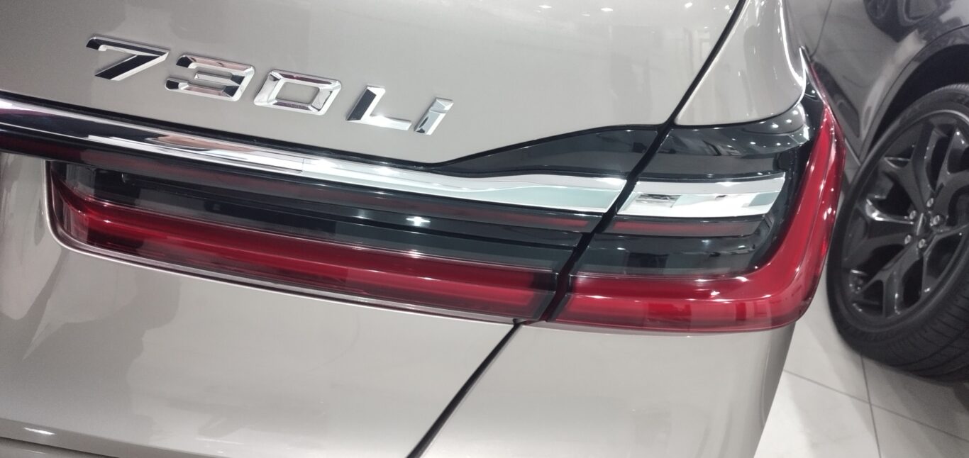 للبيع قطع غيارbmw 730 2022