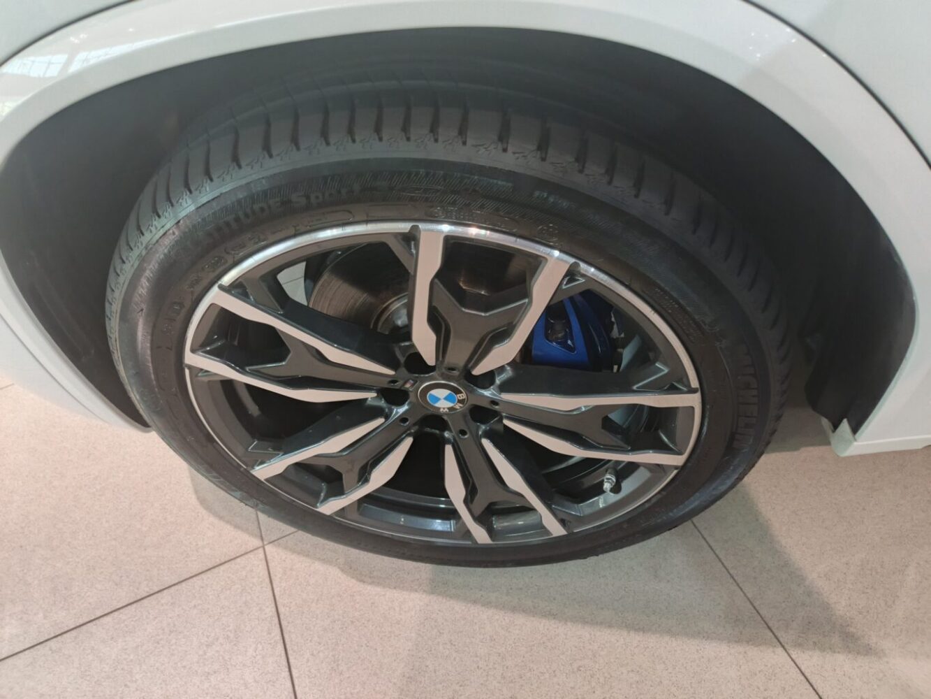 للبيع قطع غيار x4 2024